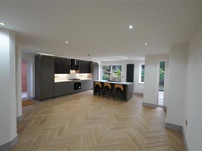 SUPERB OPEN PLAN DINING KITCHEN WITH SITTING AREA
